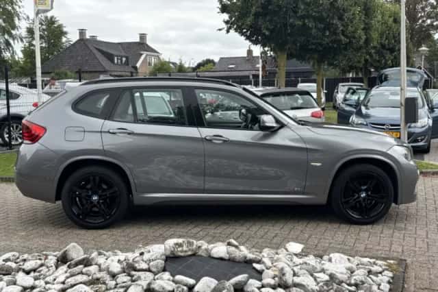 BMW X1 (2011) thumbnail 4