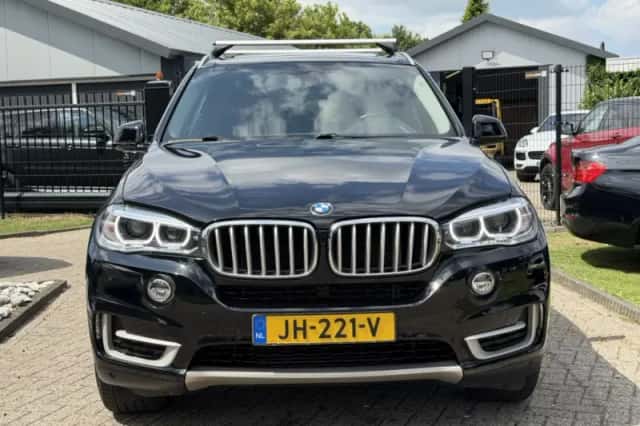 BMW X5 (2015) thumbnail 2