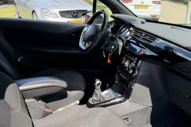 Citroën DS3 (2011) thumbnail 3