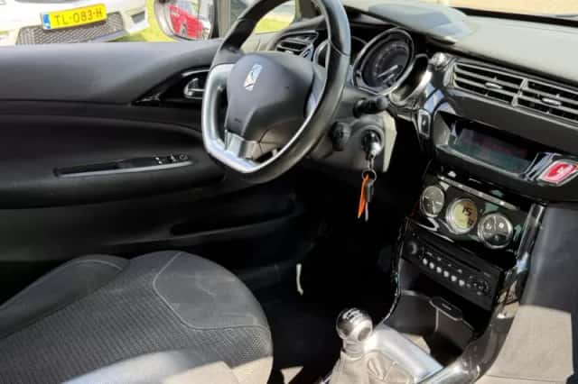 Citroën DS3 (2011) thumbnail 4