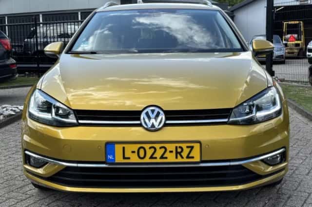 Volkswagen Golf (2017) thumbnail 2