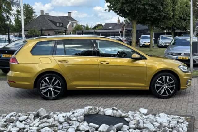 Volkswagen Golf (2017) thumbnail 4