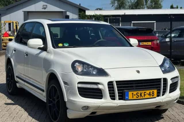 Porsche Cayenne (2009) thumbnail 3