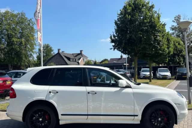 Porsche Cayenne (2009) thumbnail 4