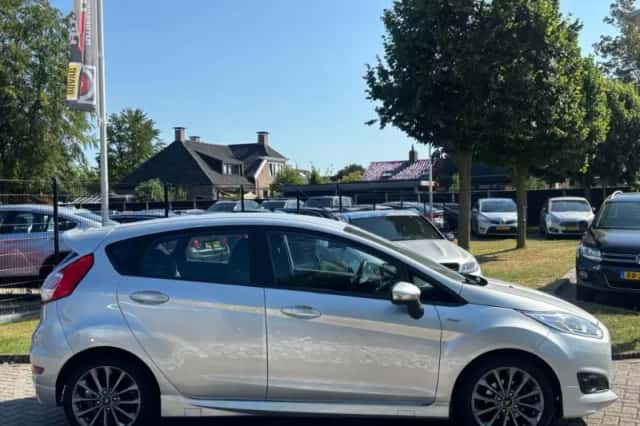 Ford Fiesta (2017) thumbnail 3