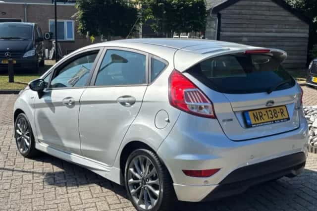 Ford Fiesta (2017) thumbnail 5