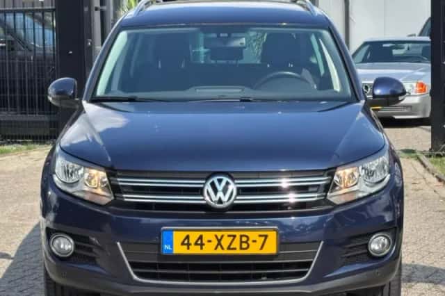 Volkswagen Tiguan (2012) thumbnail 2