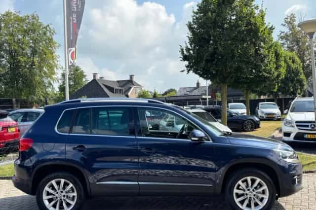 Volkswagen Tiguan (2012) thumbnail 4