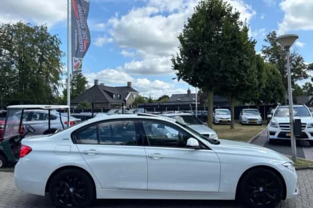 BMW 3-Serie (2016) thumbnail 4