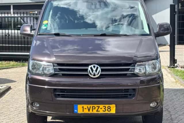 Volkswagen Transporter (2011) thumbnail 2