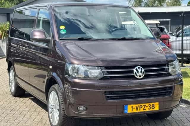 Volkswagen Transporter (2011) thumbnail 3