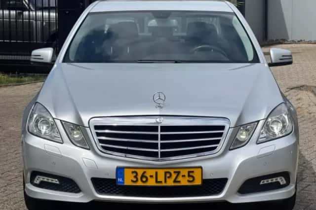 Mercedes-Benz E-Klasse (2010) thumbnail 2