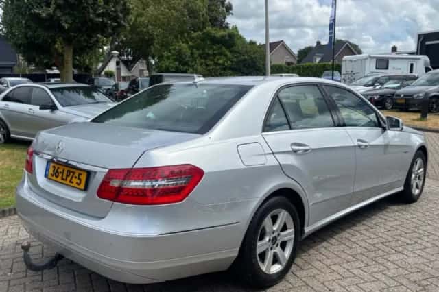 Mercedes-Benz E-Klasse (2010) thumbnail 4