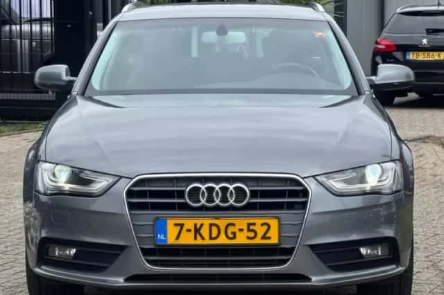 Audi A4 (2013) thumbnail 2