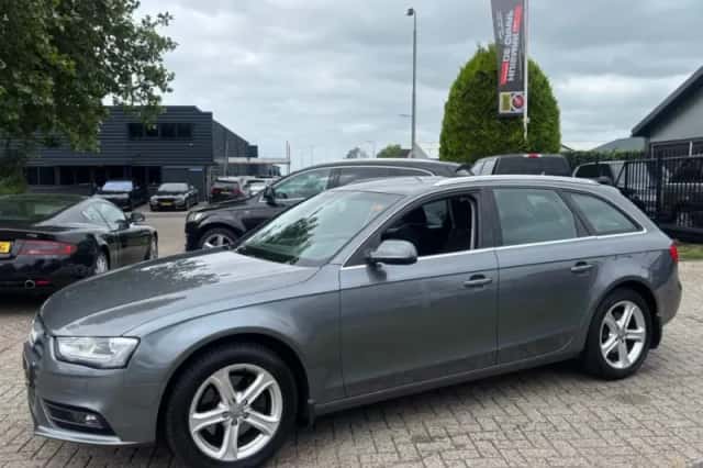 Audi A4 (2013) thumbnail 4
