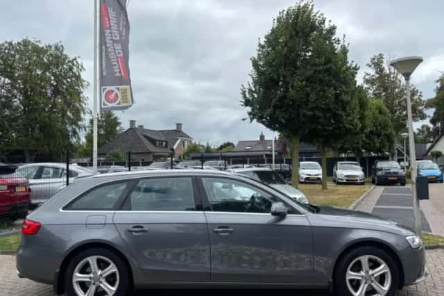 Audi A4 (2013) thumbnail 5