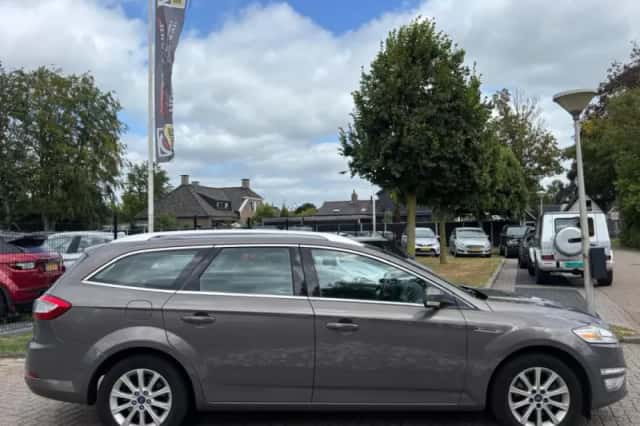 Ford Mondeo (2011) thumbnail 5