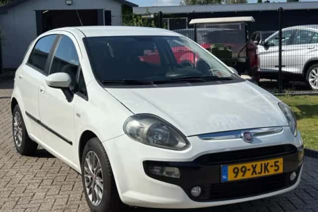 Fiat Punto (2012) thumbnail 2