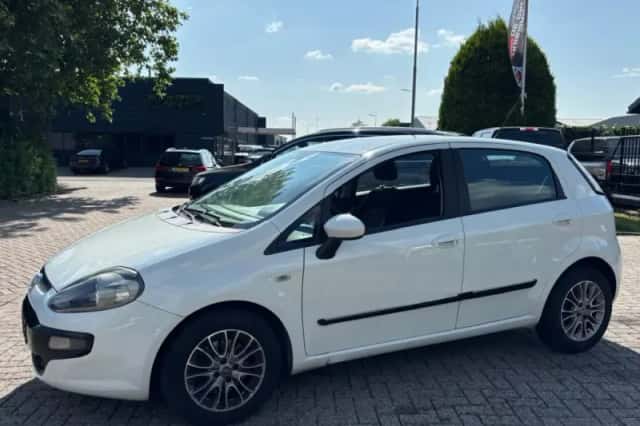 Fiat Punto (2012) thumbnail 3