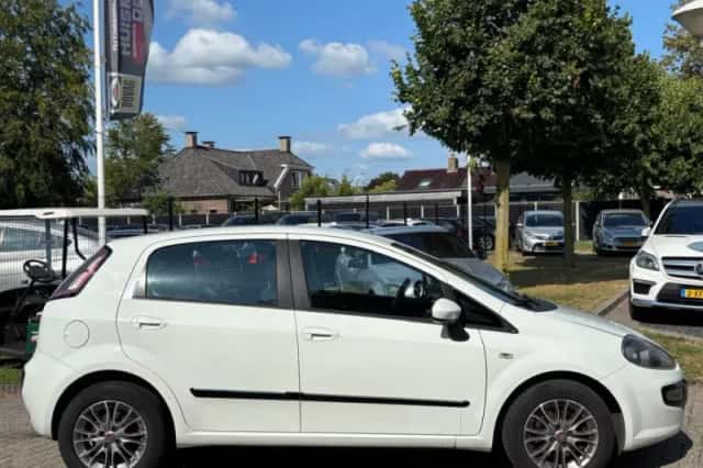 Fiat Punto (2012) thumbnail 4