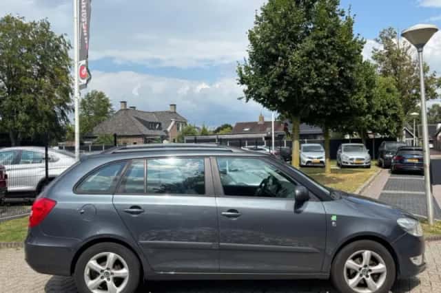 Škoda Fabia (2011) thumbnail 3