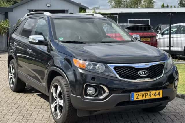 Kia Sorento (2011) thumbnail 2