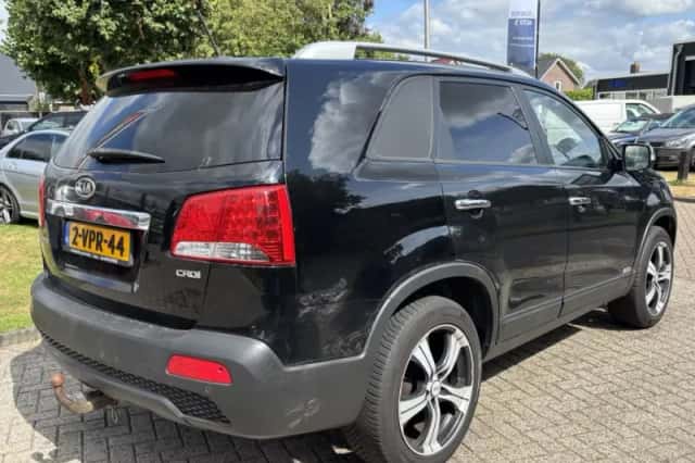 Kia Sorento (2011) thumbnail 4
