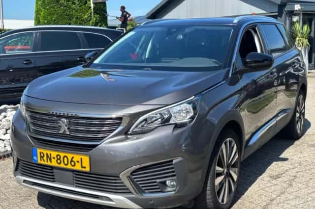 Peugeot 5008 (2018) thumbnail 1