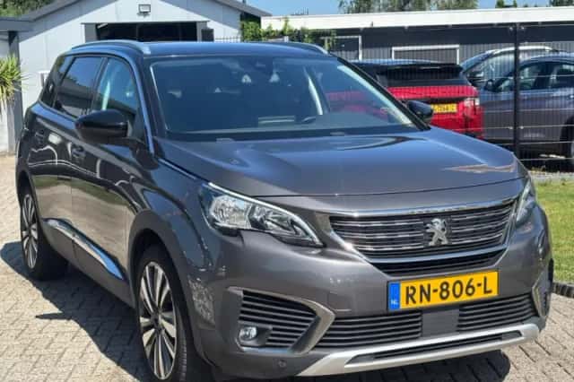 Peugeot 5008 (2018) thumbnail 2