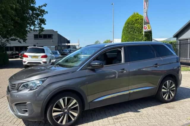 Peugeot 5008 (2018) thumbnail 3