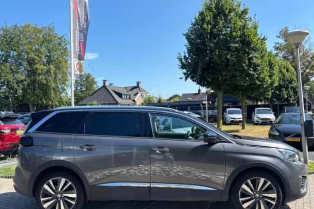 Peugeot 5008 (2018) thumbnail 4