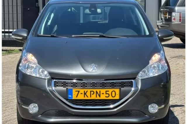 Peugeot 208 (2013) thumbnail 2