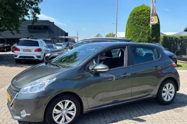 Peugeot 208 (2013) thumbnail 4