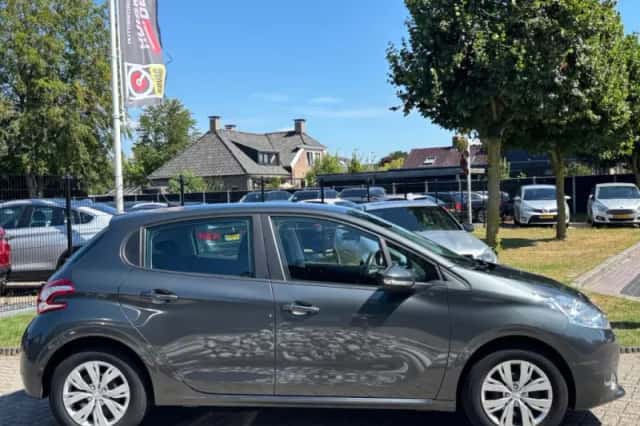 Peugeot 208 (2013) thumbnail 5