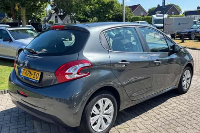 Peugeot 208 (2013) thumbnail 6