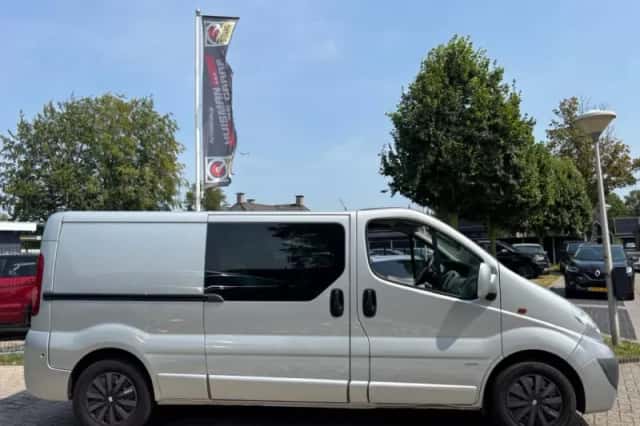 Opel Vivaro (2008) thumbnail 3