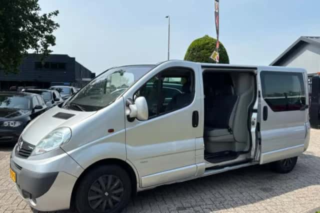 Opel Vivaro (2008) thumbnail 4