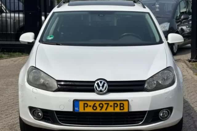 Volkswagen Golf (2010) thumbnail 2