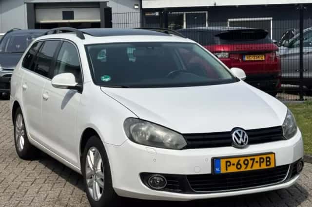 Volkswagen Golf (2010) thumbnail 3