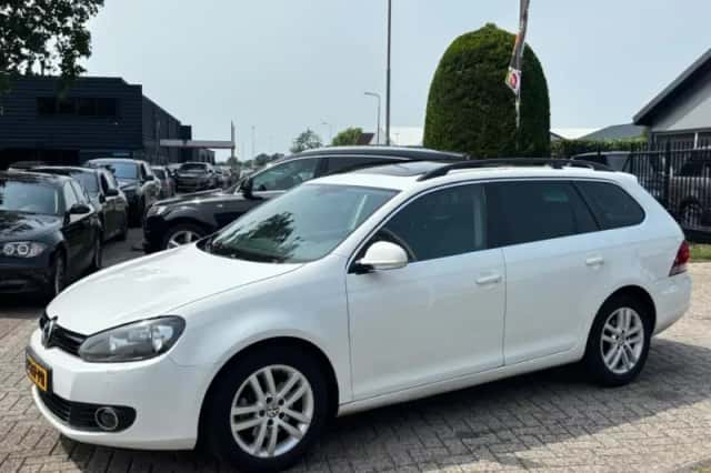 Volkswagen Golf (2010) thumbnail 4