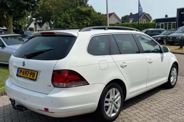 Volkswagen Golf (2010) thumbnail 6