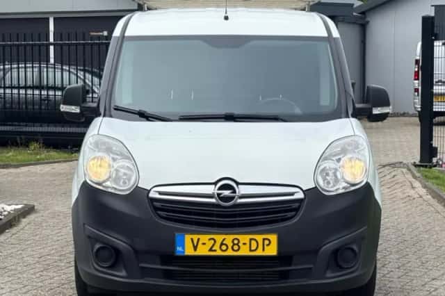Opel Combo (2017) thumbnail 2
