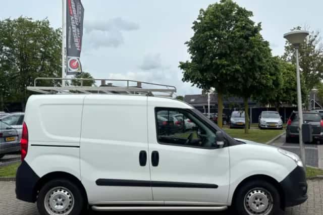 Opel Combo (2017) thumbnail 4