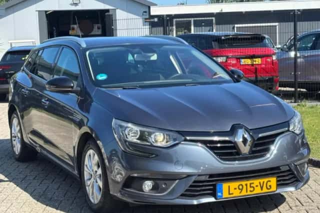 Renault Mégane (2019) thumbnail 3