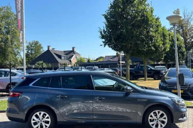 Renault Mégane (2019) thumbnail 4
