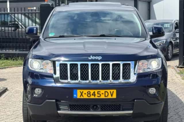 Jeep Grand Cherokee (2013) thumbnail 2