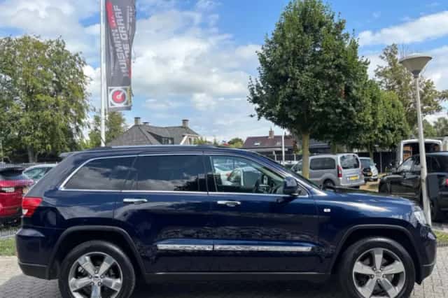 Jeep Grand Cherokee (2013) thumbnail 4