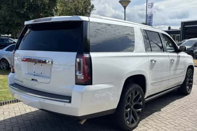 GMC Yukon (2016) thumbnail 5