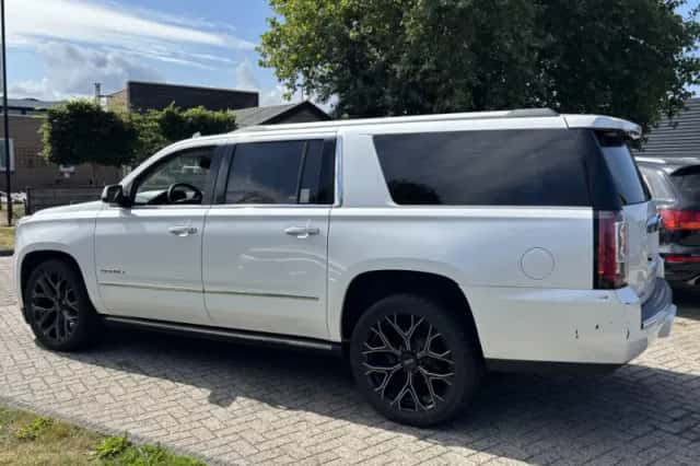 GMC Yukon (2016) thumbnail 6