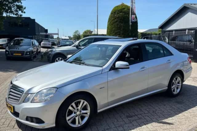 Mercedes-Benz E-Klasse (2009) thumbnail 2